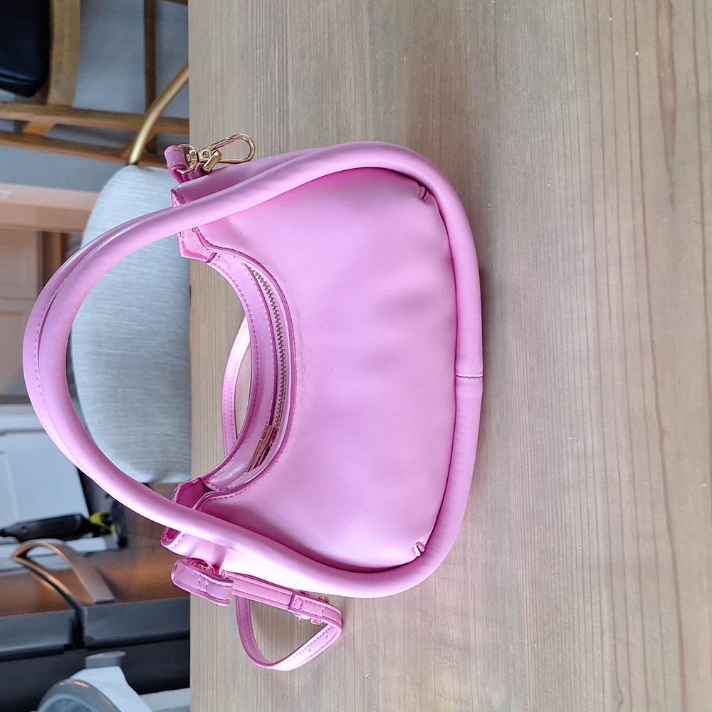 Pink leather shoulder bag.